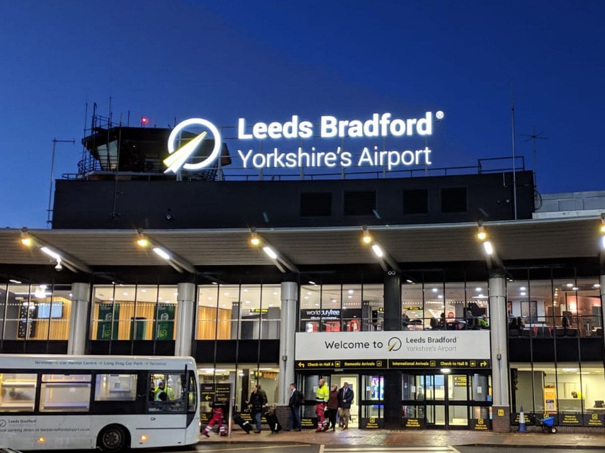 Easy online booking Leeds Bradford Airport cars